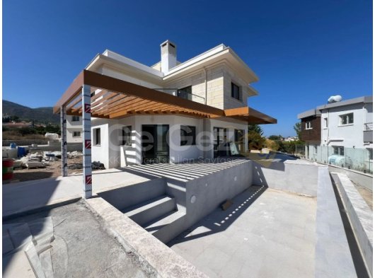 ALSANCAK'TA SATILIK 3+1 HAVUZLU VİLLA