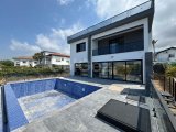 Girne Alsancak'ta Özel Havuzlu, Otellere Yürüme Mesafesinde Satılık 3+2 Villa