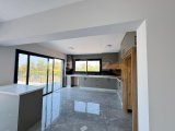 Girne Alsancak'ta Özel Havuzlu, Otellere Yürüme Mesafesinde Satılık 3+2 Villa