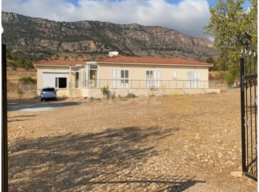 KÖMÜRCÜ'DE SATILIK 3+1 GENİŞ ARAZİLİ MÜSTAKİL EV