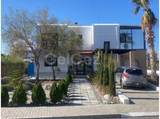 TATLISU'DA SATILIK 4+2 VİLLA