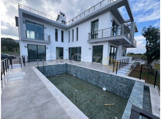 TATLISU'DA SATILIK 3+1 HAVUZLU VİLLA