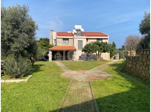 GİRNE ÇATALKÖY'de SATILIK 5+2 TAM MÜSTAKİL VİLLA