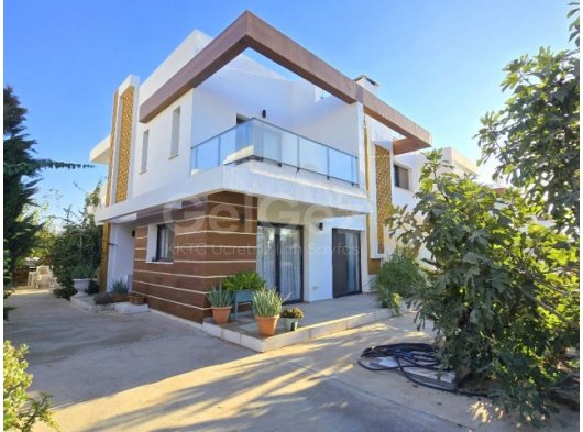 MODERN VE EŞYALI 3 YATAK, 3 BANYO ODALI İKİZ VİLLA + SİTE İÇİ YÜMZE HAVUZU