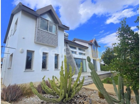 KİRALIK, DENİZ MANZARALI VE EŞYALI 3 YATAK, 3 BANYO ODALI VİLLA