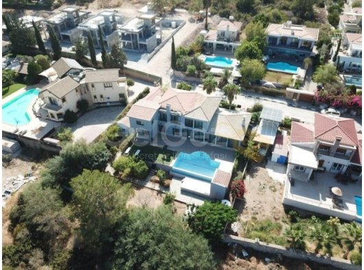 ALSANCAK BÖLGESİNDE SATILIK 5+1 VİLLA