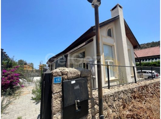 KARŞIYAKA BÖLGESİNDE 4+1 SATILIK VİLLA