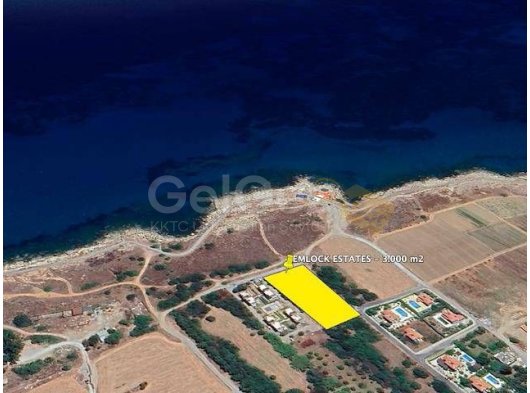 KKTC Girne Lapta'da Denize Yürüme Mesafesinde 3.000 m² Arsa + 3 Villa – Lapta’nın En Özel Konumunda!