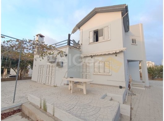 GİRNE ÇATALKÖY' DE CHAMADA OTEL KARŞISINDA TÜRK KOCANLI SATILIK MÜSTAKİL VİLLA