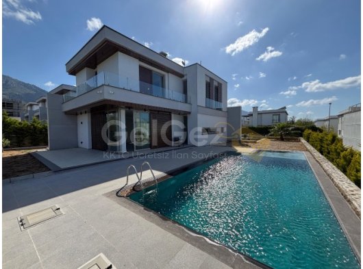 Girne Alsancak'ta Konforun ve Lüksün Bir Arada Olduğu Havuzlu Kiralık 4+1 Villa