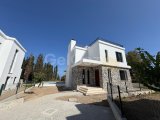 Girne Edremit'te Deniz Manzaralı Özel Havuzlu Büyüleyici Satılık 4+1 Villalar