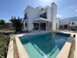 Girne Edremit'te Deniz Manzaralı Özel Havuzlu Büyüleyici Satılık 4+1 Villalar