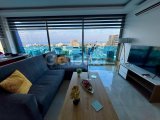 Girne Merkez'de Ticari İzinli Deniz ve Dağ Manzaralı Eşyalı Kiralık 2+1 Rezidence