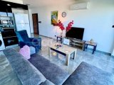 Girne Merkez'de Ticari İzinli Deniz ve Dağ Manzaralı Eşyalı Kiralık 2+1 Rezidence