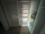 Girne Merkez'de Deniz ve Dağ Manzaralı Geniş Balkonlu Kiralık Eşyalı 3+1 Penthouse