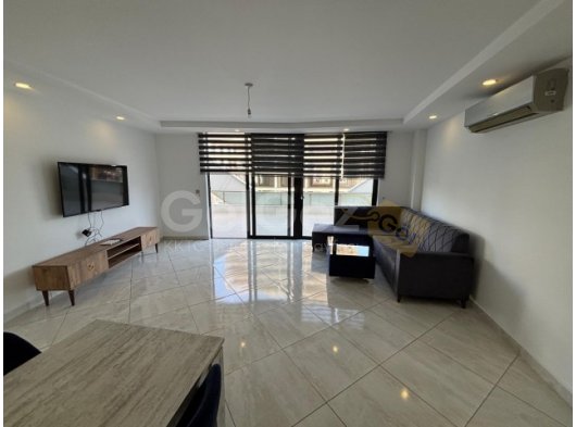 Girne Merkez'de Kapalı Otoparklı Bina'da Tüm Destinasyonlara Yakın Eşyalı Kiralık 2+1