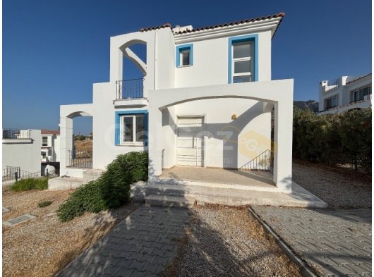 Türk Koçanlı..! Girne Karşıyaka'da Deniz Manzaralı Teraslı Satılık 3+1 ve 5+1 Villalar