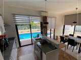Girne ozan köyde acil satılık 3+1 havuzlu villa ..