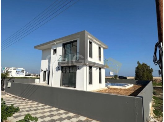 Mağusa yeni boğaz içinde acil satılık 3+1 havuzlu villa