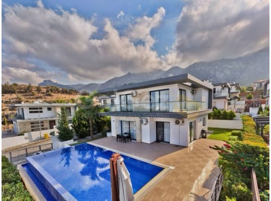 Girne -Edremit bölgesinde satılık 4+1 villa