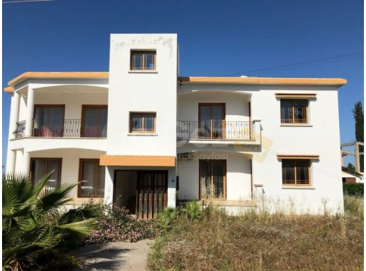 GİRNE KARŞIYAKADA 2530M2 İÇERİSNDE TÜRK TAPULU 2 TANE 3+1 EV !! FIRSAT ÜRÜN