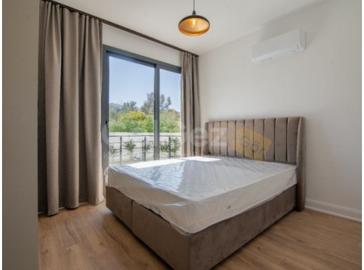 Bahçeli ve deniz manzaralı daireler