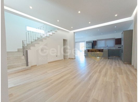 GİRNE ÇATALKÖY' DE, HAVUZLU, DAĞ VE DENİZ MANZARALI SIFIR SATILIK VİLLA