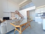GİRNE ALSANCAK' TA , VİLLA TADINDA, HAVUZLU SİTE İCİNDE, DENİZ MANZARALI SATILIK 3+1 KATTA LOFT DAİRE