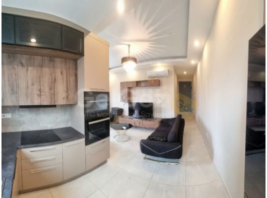 Girne'nin tam merkezinde, yüzme havuzu ve spor salonu bulunan yepyeni bir komplekste, yepyeni 2+1 daireler.