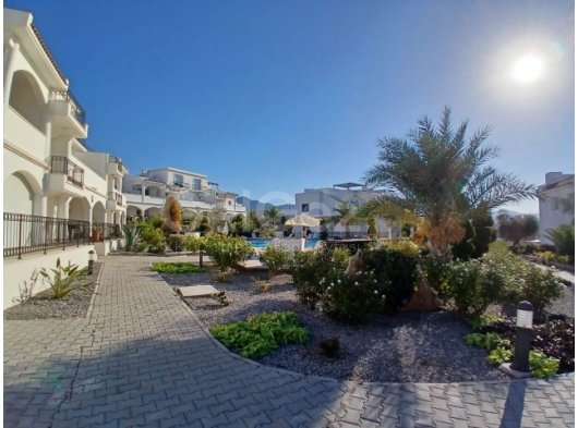 Esentepe'de lüks bir komplekste, birinci sahil şeridinde bahçeli mükemmel 3+1 daireler