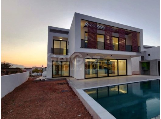 Plaja 300 metre mesafede, Türk tapulu, lüks 4+2 villa. Mükemmel olduğunda, mükemmeldir.