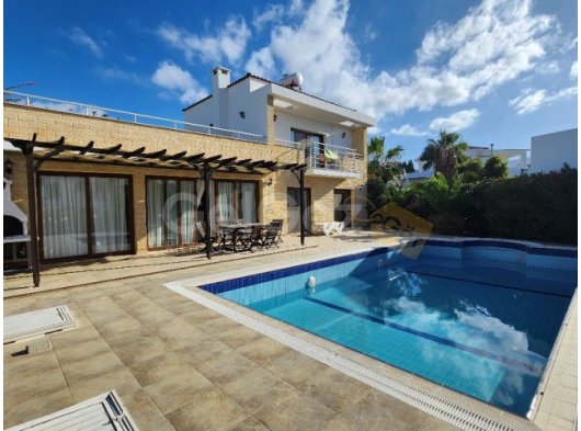 Denize Yürüyüş Mesafesinde 200 Metre Ötedeki Güzel 4+1 Villa (Esentepe)