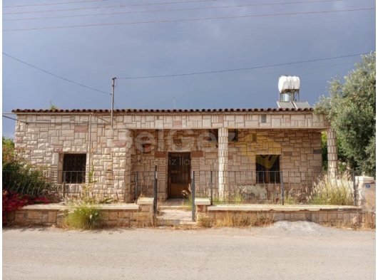 Mağusa yeni boğaz içinden acil satılık 3+1 müstakil ev