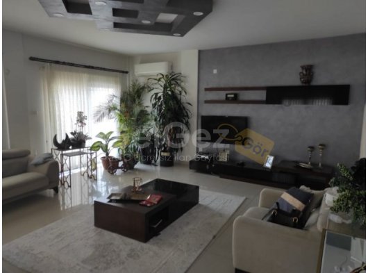 Mağusa tuzlada 5+1 satılık villa (acil satılık )