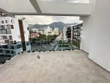 Girne şehir merkezinde satılık 2+1 penthouse