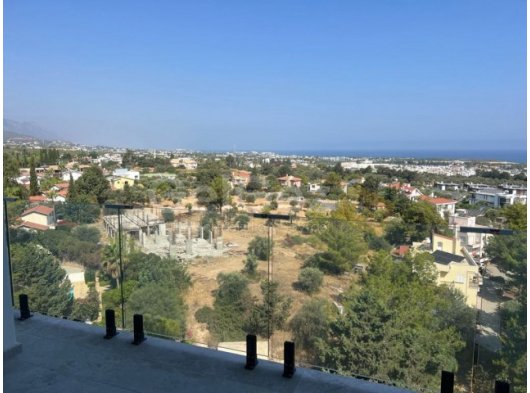 Girne Merkez Prestijli Sitede Deniz Manzaralı 3+1 Daire