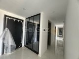 Girne Merkez Prestijli Sitede Deniz Manzaralı 3+1 Daire