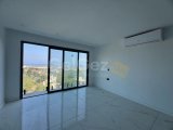 Girne Merkez Prestijli Sitede Deniz Manzaralı 3+1 Daire