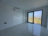 Girne Merkez Prestijli Sitede Deniz Manzaralı 3+1 Daire