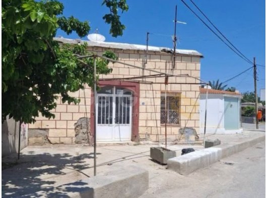 Satılık 1+1 daire ve dükkan