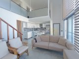 GİRNE ALSANCAK' TA , VİLLA TADINDA, HAVUZLU SİTE İCİNDE, DENİZ MANZARALI SATILIK 3+1 KATTA LOFT DAİRE