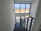 Plaja 300 metre mesafede, manzaralı, klima dahil, güzel 2+1 loft.