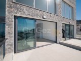 Deniz ve bahçe manzaralı loft
