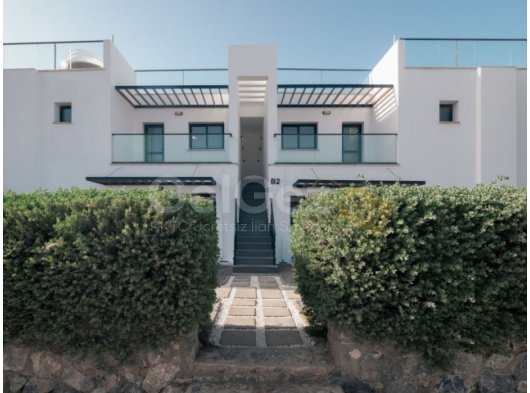 Daireden özel çıkışlı klasik 2+1 çatı katı. Mükemmel stil, manzara ve yatırım