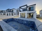 Girne Alsancakta Havuzlu Şömineli 3+1 Satılık Villa