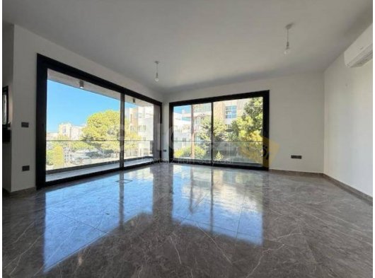 Girne Merkezde Modern ve Prestijli Ofis Alanı – Şehrin Kalbinde!