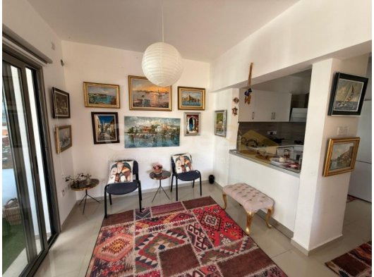 Girne Merkezde Full Eşyalı 3+1 Daire | Dağ & Şehir Manzaralı | 2 Banyolu + Kiler | TÜRK KOÇANLI