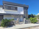 Girne Boğazda Solar Sistemli, 4+1 Modern Villa – 520 m² Arsa Üzerinde
