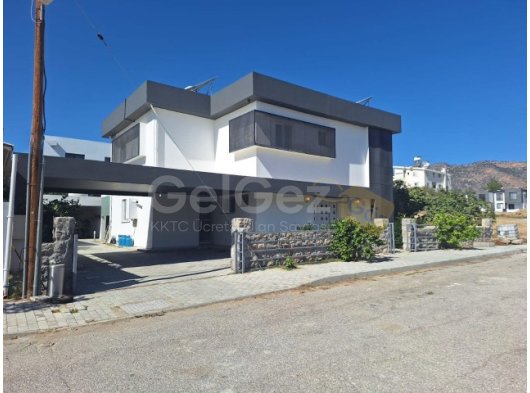 Girne Boğazda Solar Sistemli, 4+1 Modern Villa – 520 m² Arsa Üzerinde
