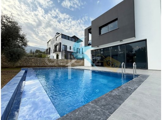 Girne Çatalköy'de Satılık TÜRK KOÇANLI 3+1 Villa
